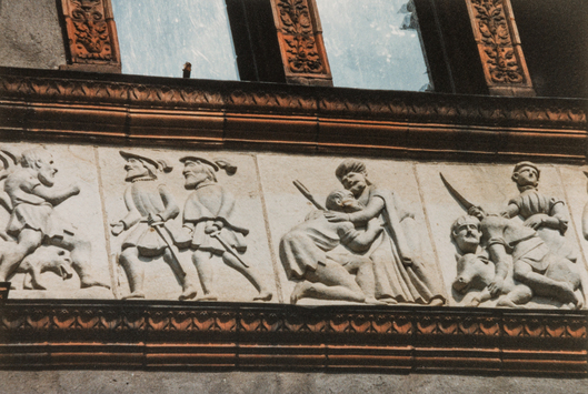 Vorschaubild Wismar: Fürstenhof, Reliefplatten mit Themen aus Bibel und Antike, Gleichnis vom verlorenen Sohn (Foto 1982)